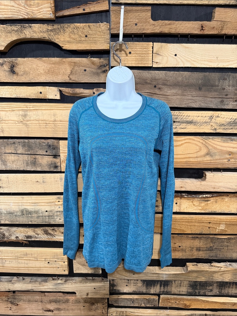 Lululemon Athletica Run Swiftly Tech Foil
Logo LS Shirt Blue Size 10 Women